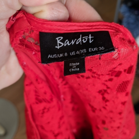 Bardot lace red dress - Picture 2 of 3